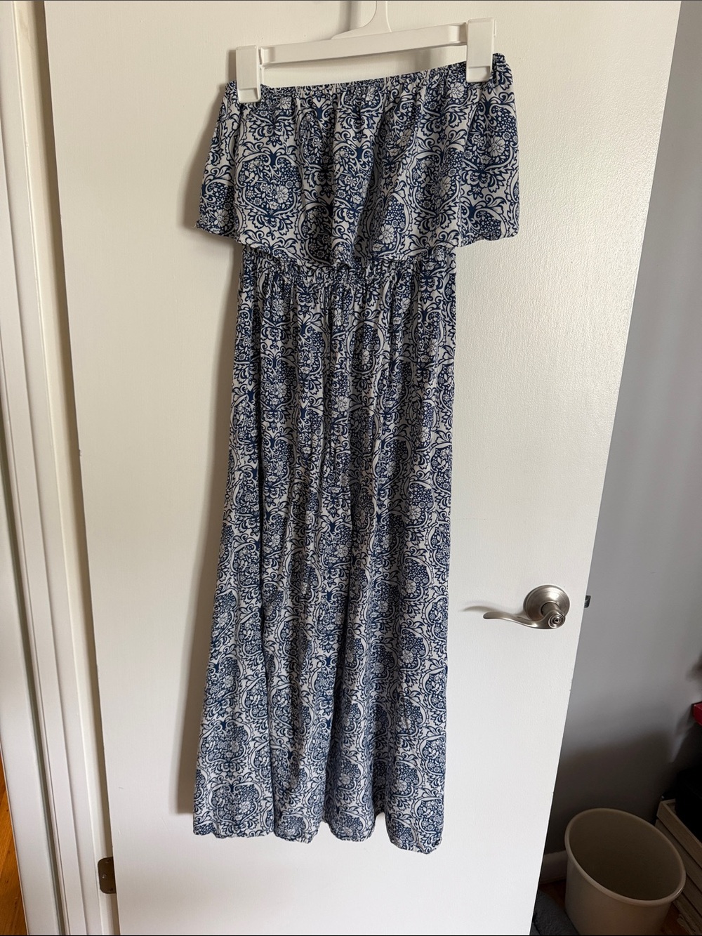 Yidarton Blue & White Strapless Paisley Maxi Dress